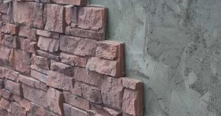 Качественная отделка цоколя фундамента снаружи в Новороссийске в октябре